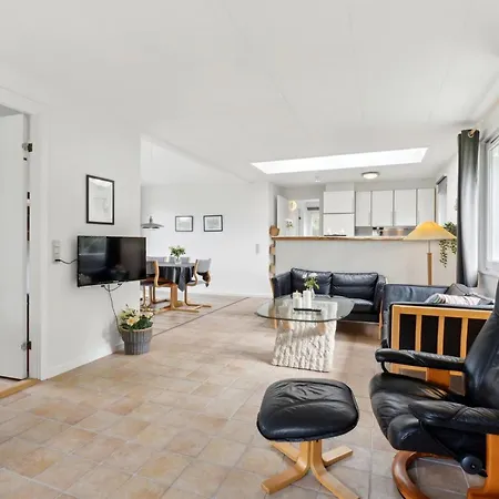 Merrit - 350m From The Sea By Interhome